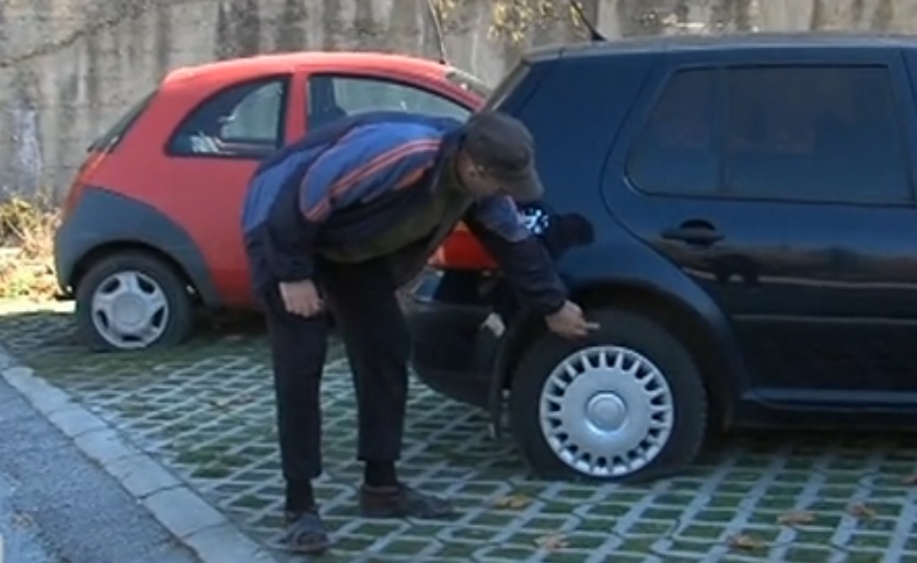 Хванаха „терорист“, нарязал 60 гуми