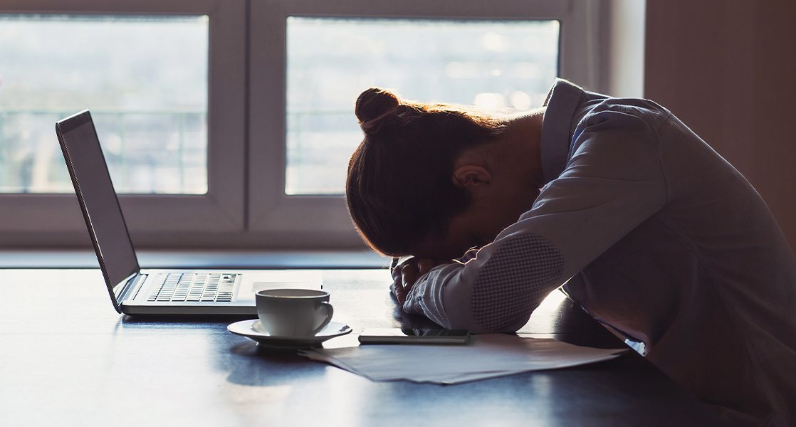 В годината на covid: Всеки трети „прегрява“ на работа