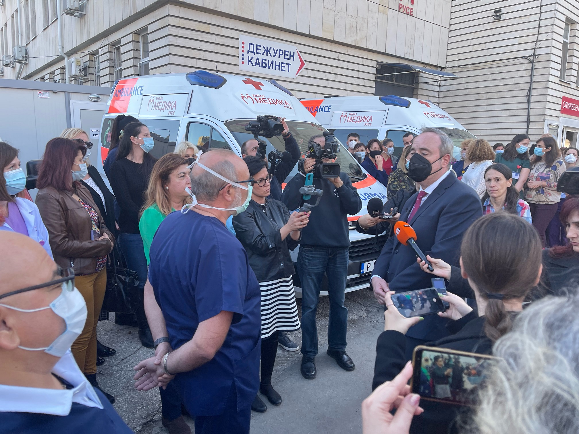 Проф. Герджиков: Нека чуем призива на хората на първа линия