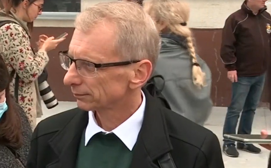 Денков: Учениците, които ще се върнат в класните стаи, трябва да носят маски