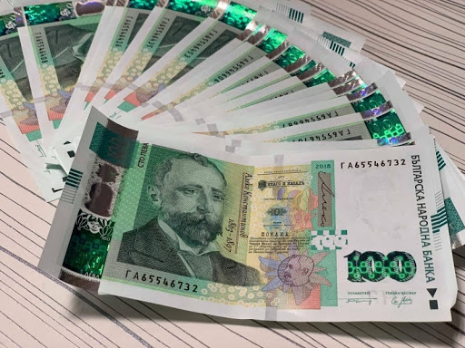 Минималната заплата да е 50% от средната