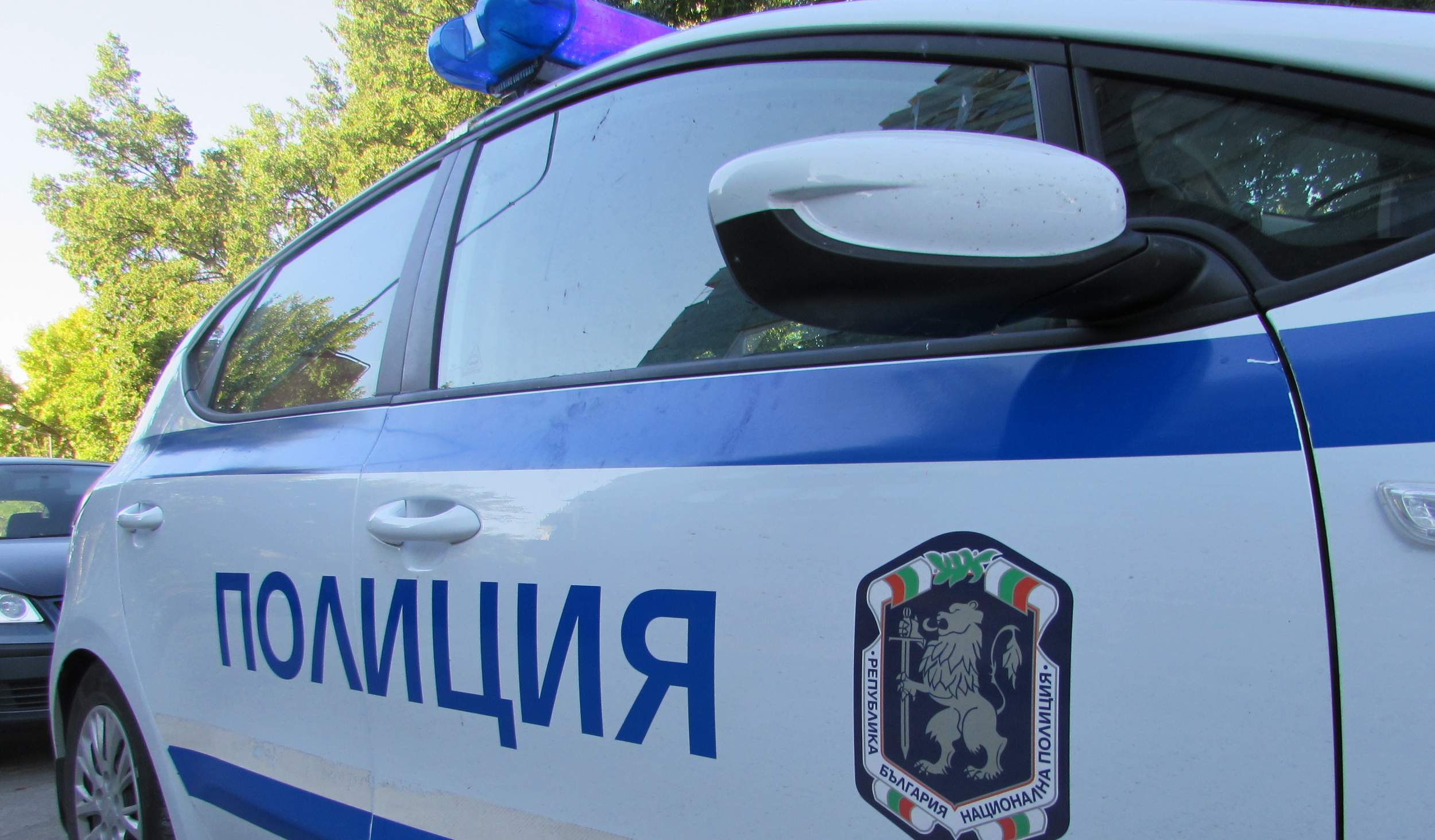 Задържаха мигранти в чували за смет