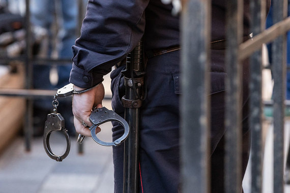 Обвиниха и прибраха в ареста 22-годишен за закана за убийство
