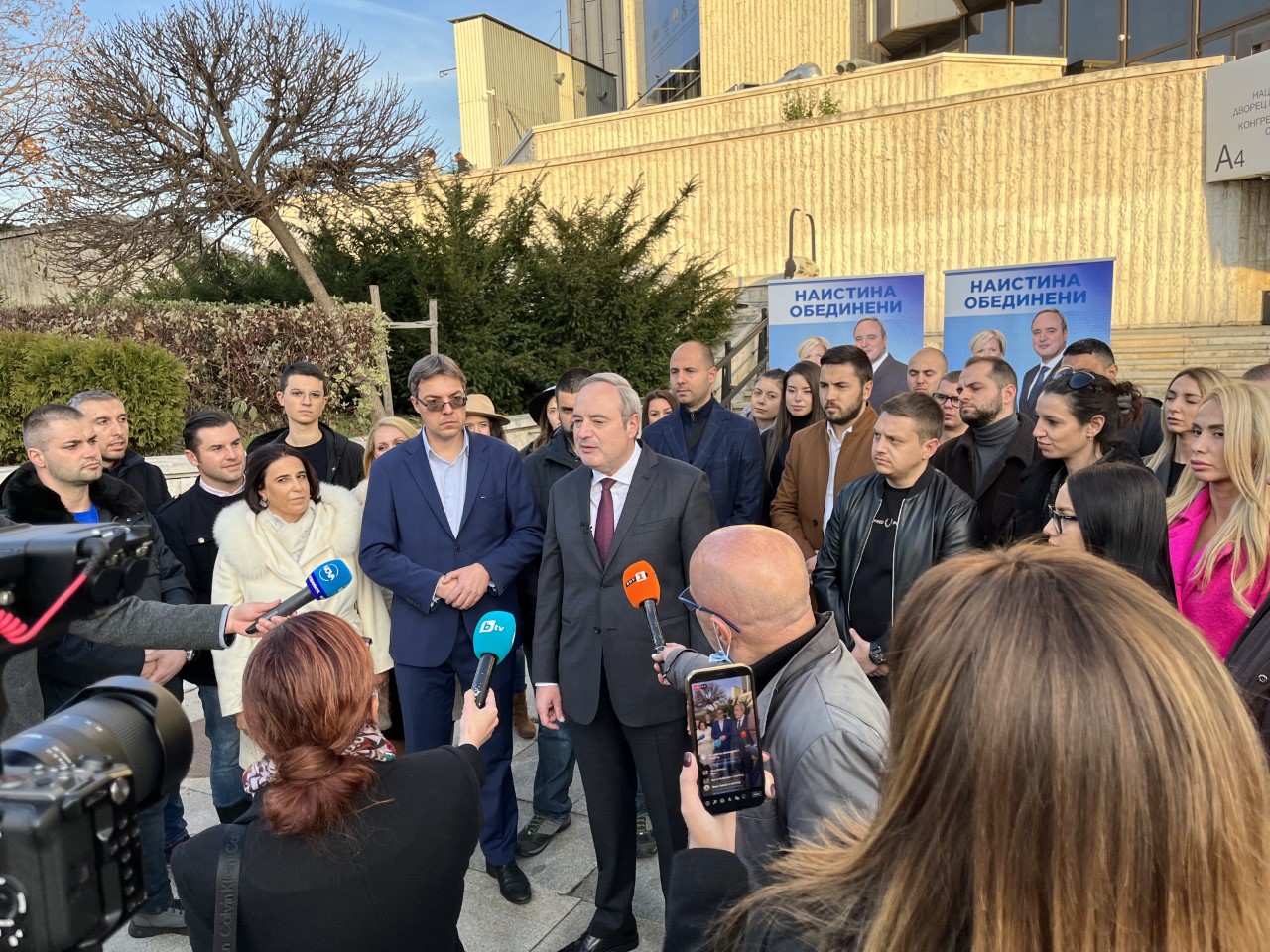 Проф. Герджиков: Радев недопустимо използва президентската институция, за да закрие предизборната си кампания