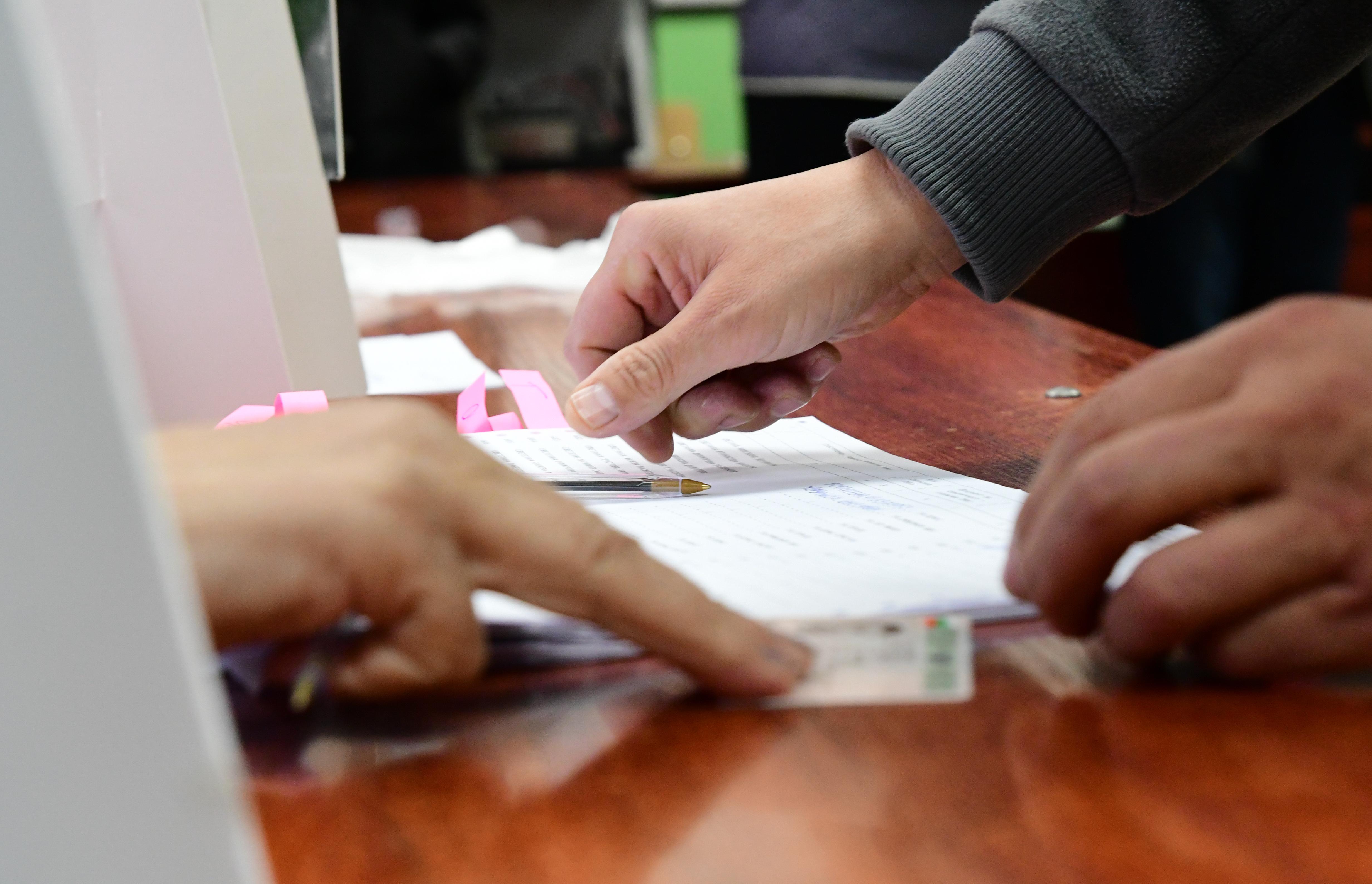 Ето как върви гласуването за президент и парламент към 11:30 часа