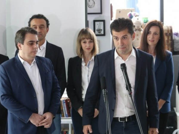 След като Кирил Петков агитира пред секцията си: ПП с незаконна агитация и във фейсбук