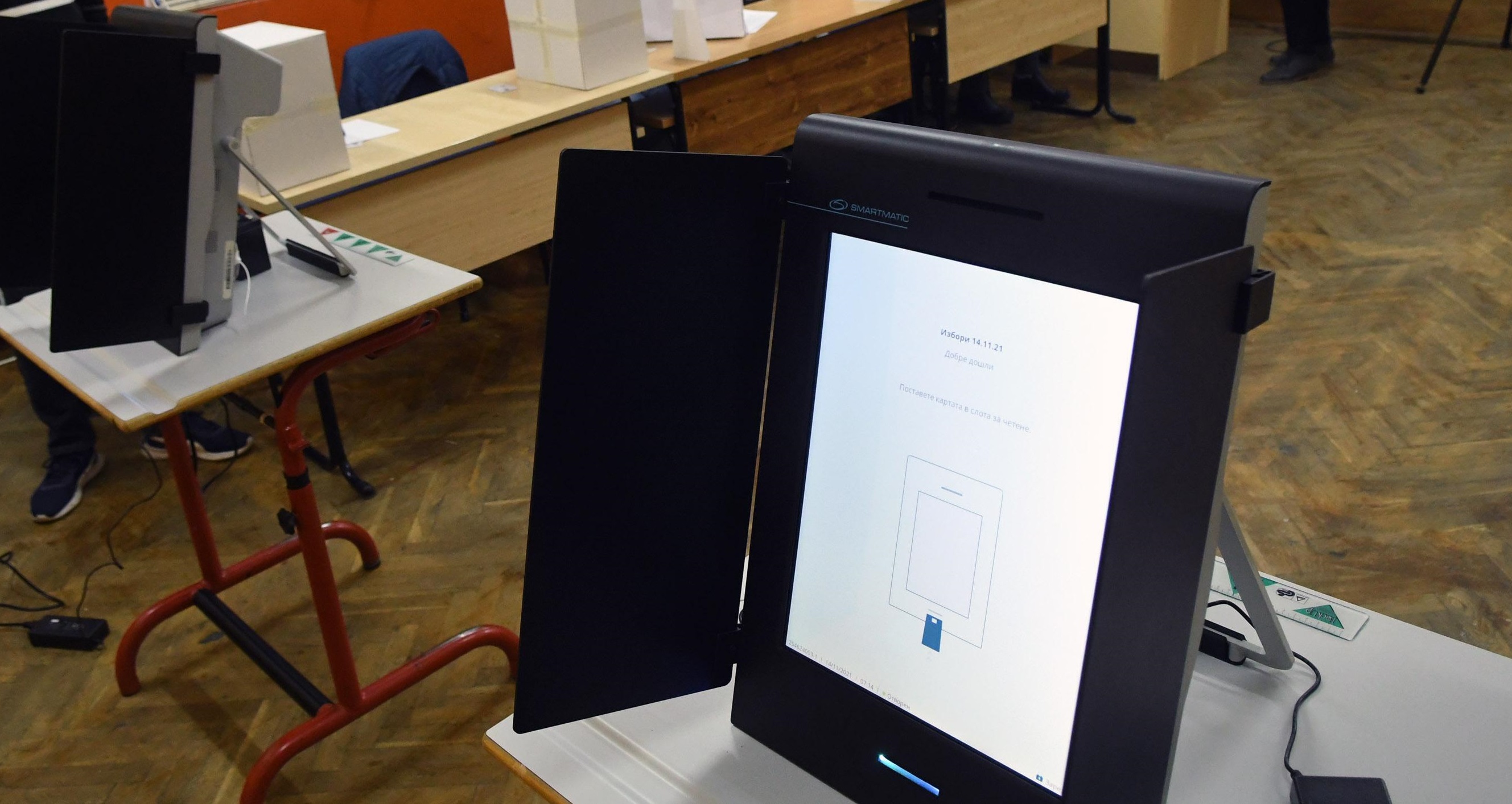 100 души чакат на опашка заради развалена машина в София