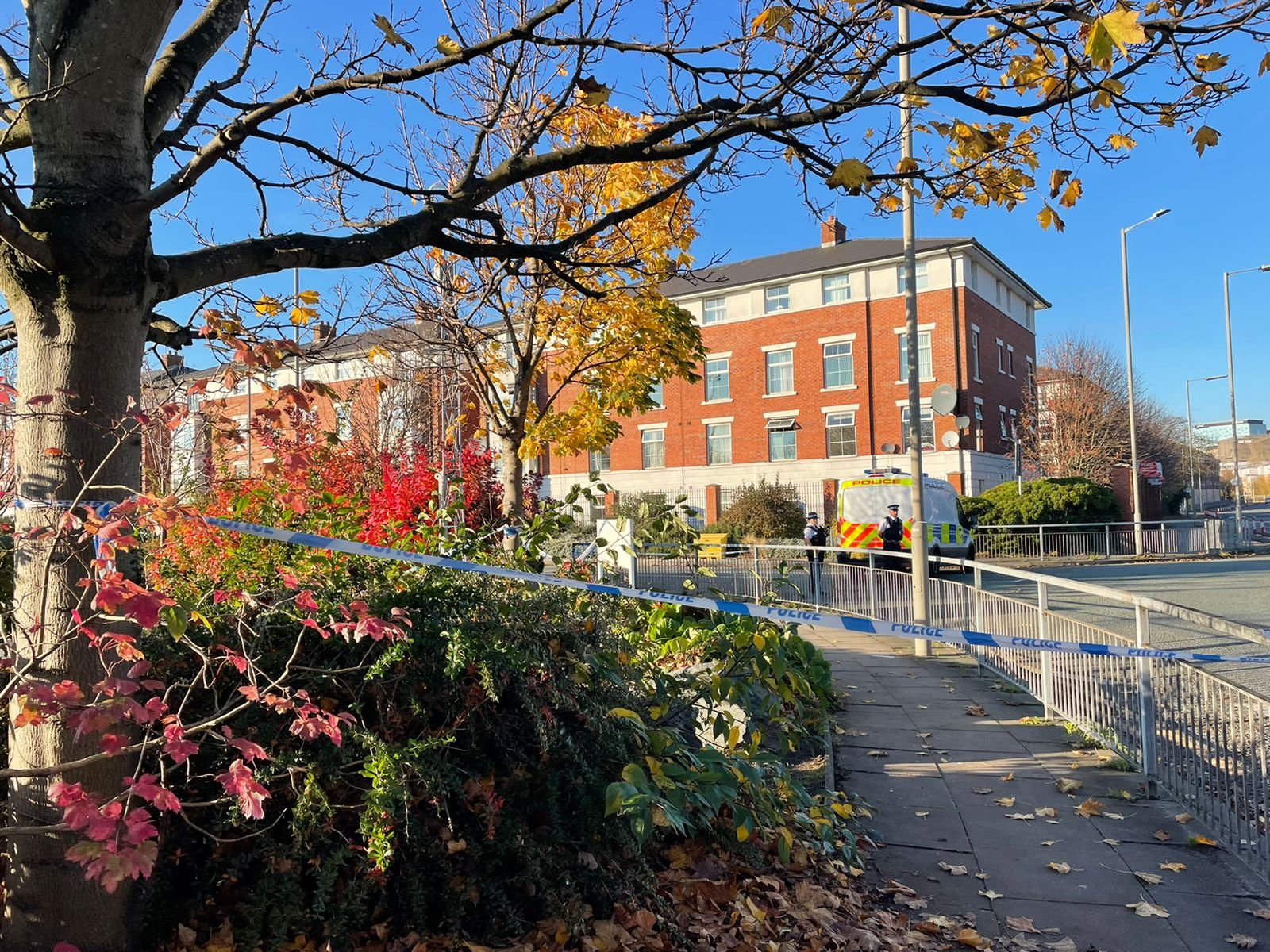 Взрив пред болница в Ливърпул, има загинал