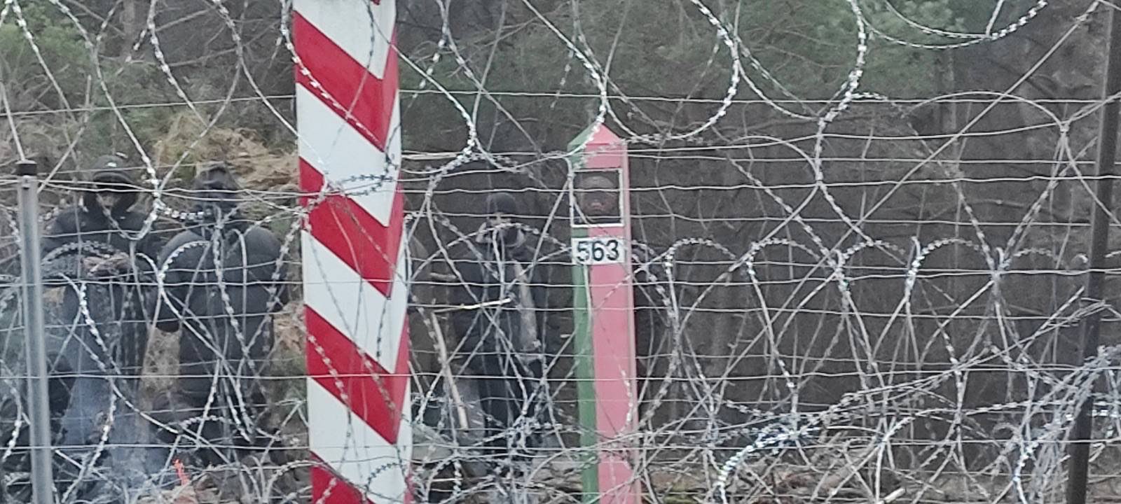 Полша обвини Беларус, че екипира мигранти за щурм към границата