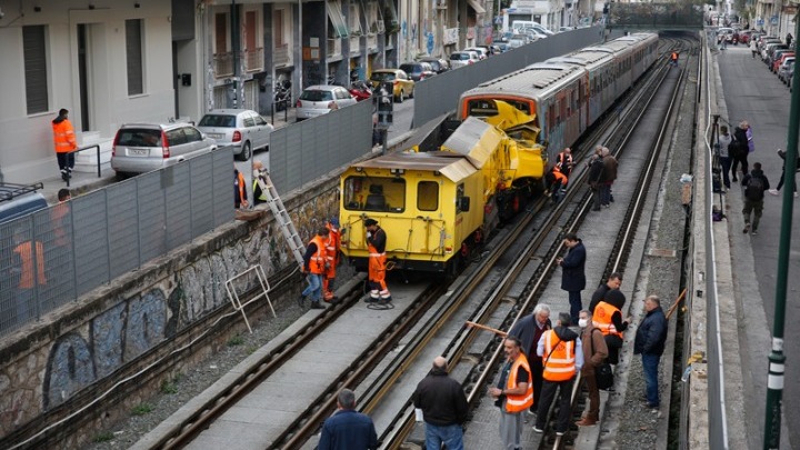 Тежка катастрофа в атинското метро, има загинал и ранени