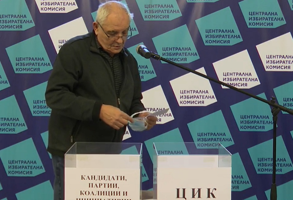 Жребият определи: Герджиков и Митева първи с обръщение преди балотажа, Радев и Йотова - втори