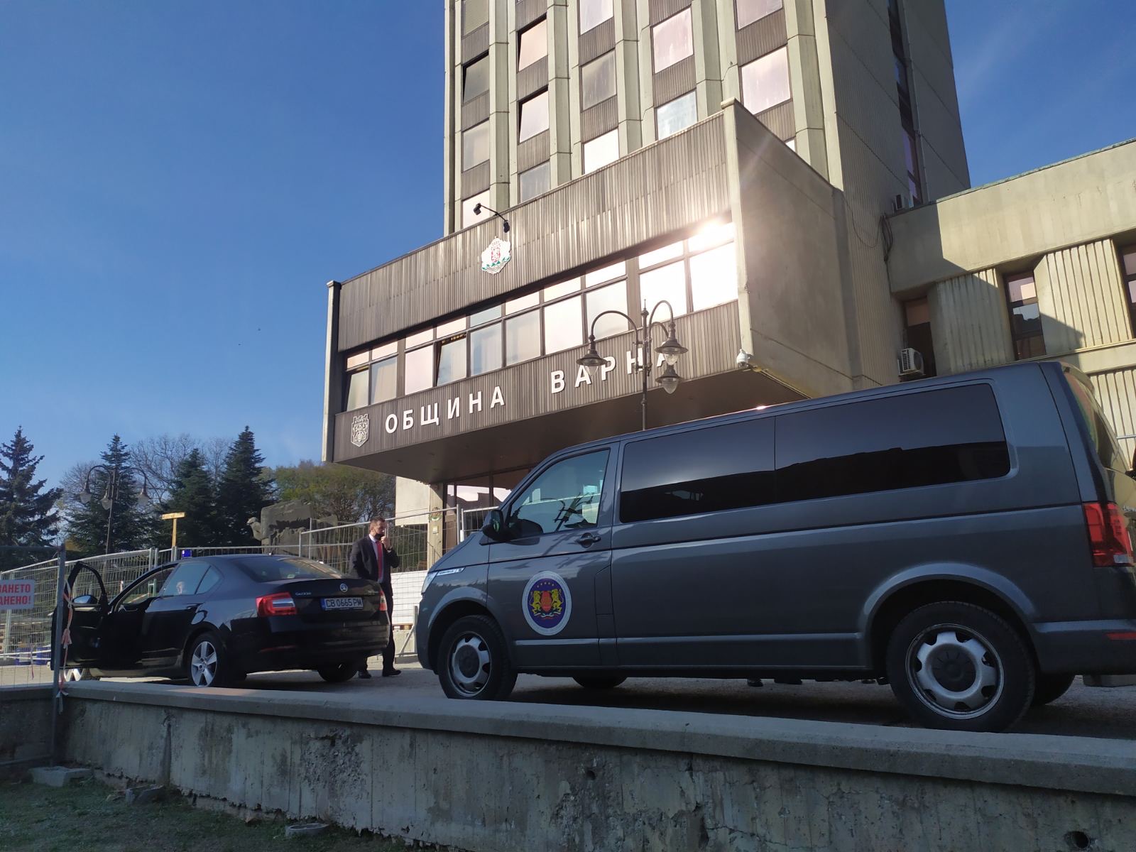 КПКОНПИ влезе в Община Варна, проверяват обществената поръчка за 85 000 000 лв. за електрически автобуси