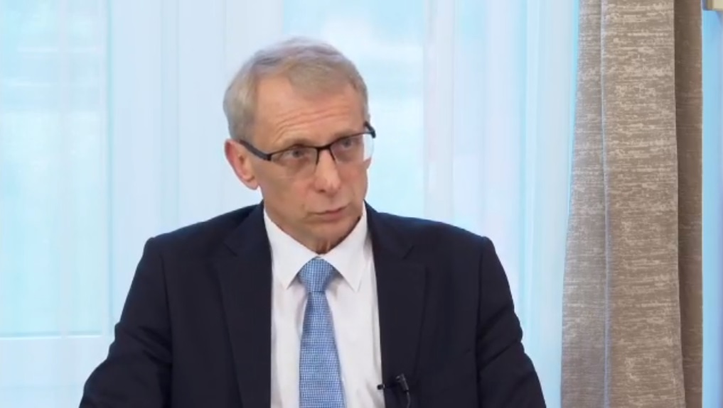 Денков: Връщаме учениците в клас, когато заболеваемостта спадне (ВИДЕО)