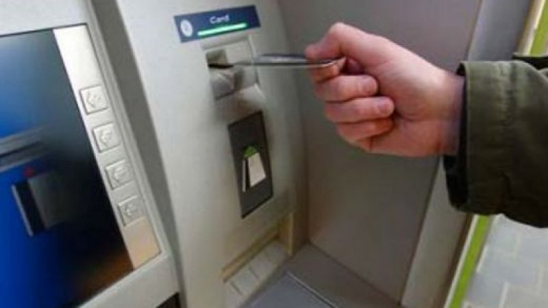Млад мъж източил 6000 лева от чужда карта