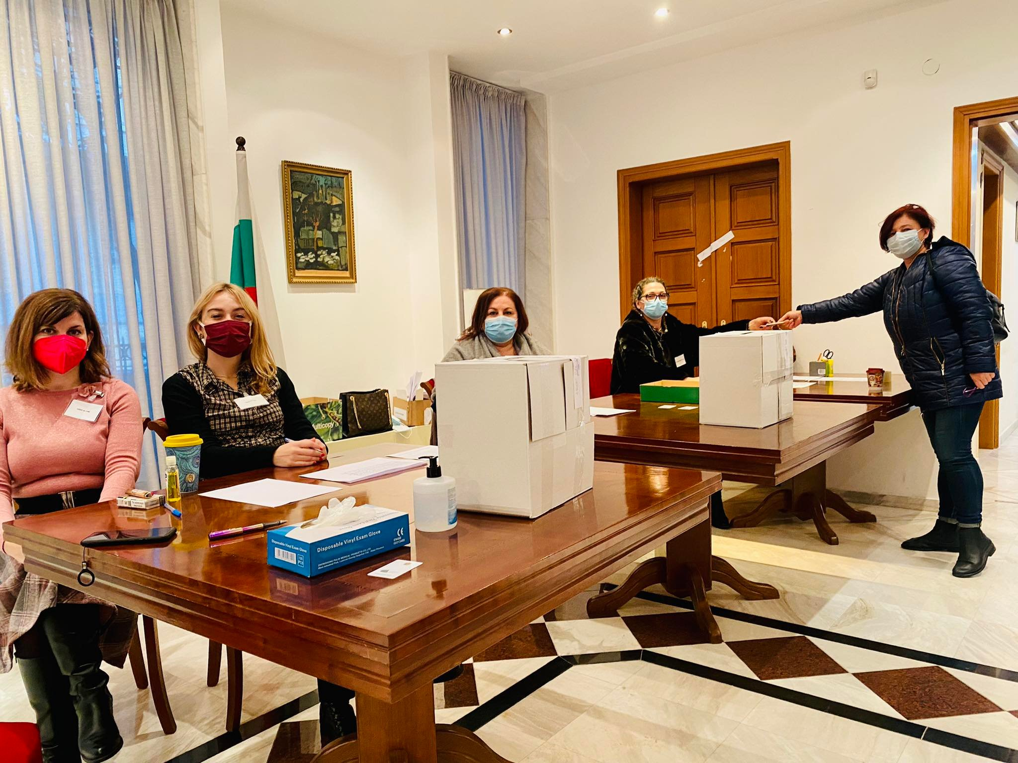 На хартия и машинно гласуват в Гърция, българските моряци от „Дръзки“ ще гласуват на остров Крит