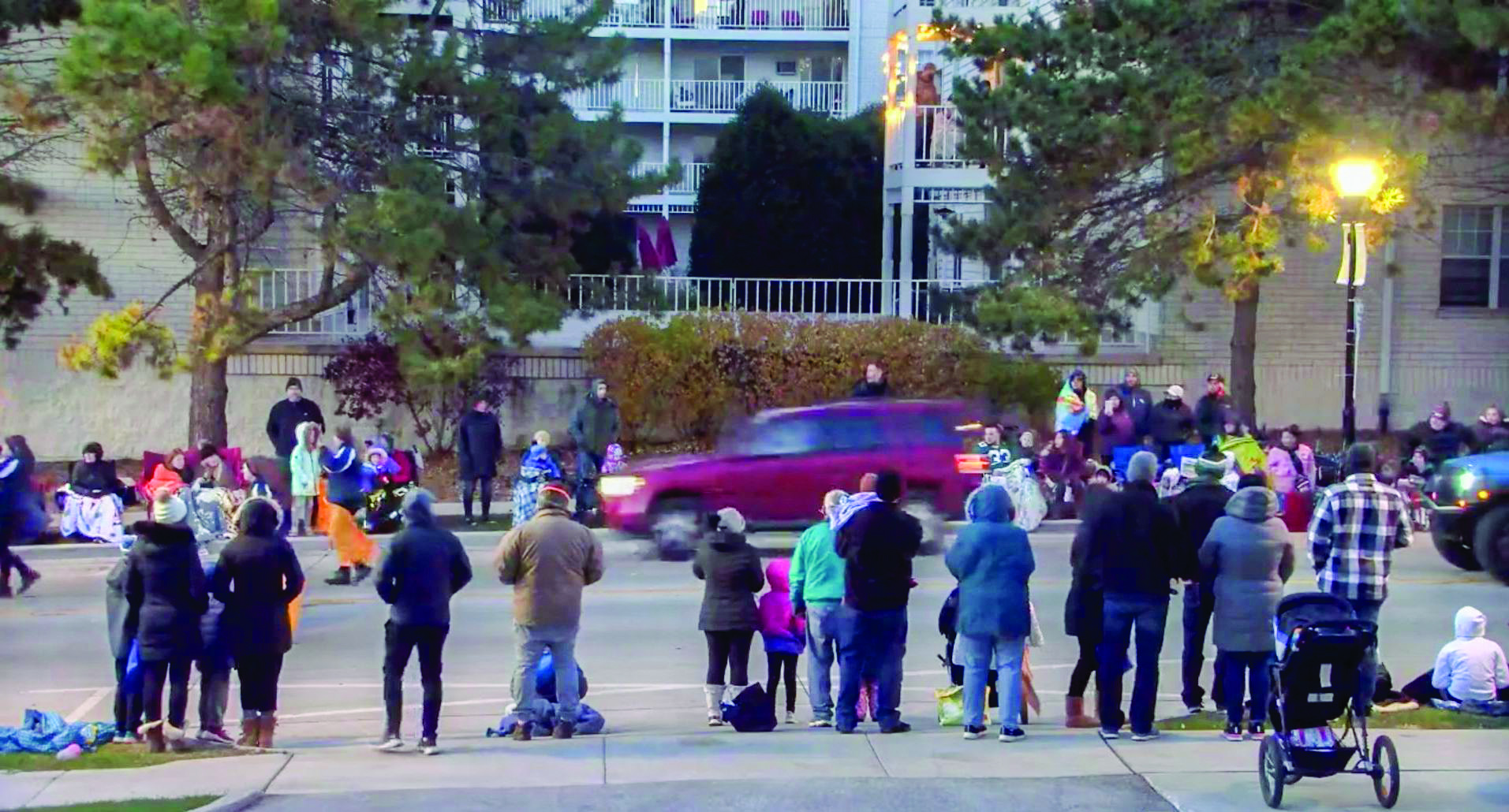 Джип сгази десетки на парад (обзор)