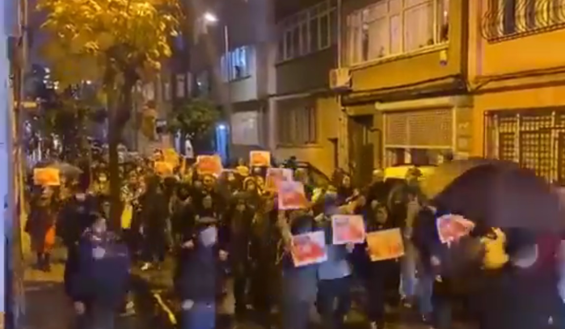 Сблъсъци с полицията по време на протести в Истанбул (СНИМКИ И ВИДЕО)