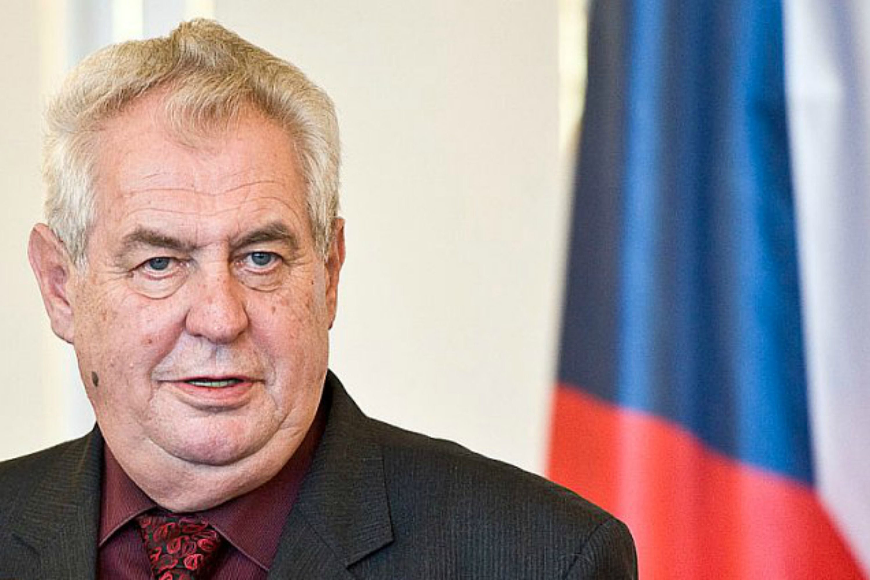Милош Земан се е заразил с коронавирус и отново се връща в болницата