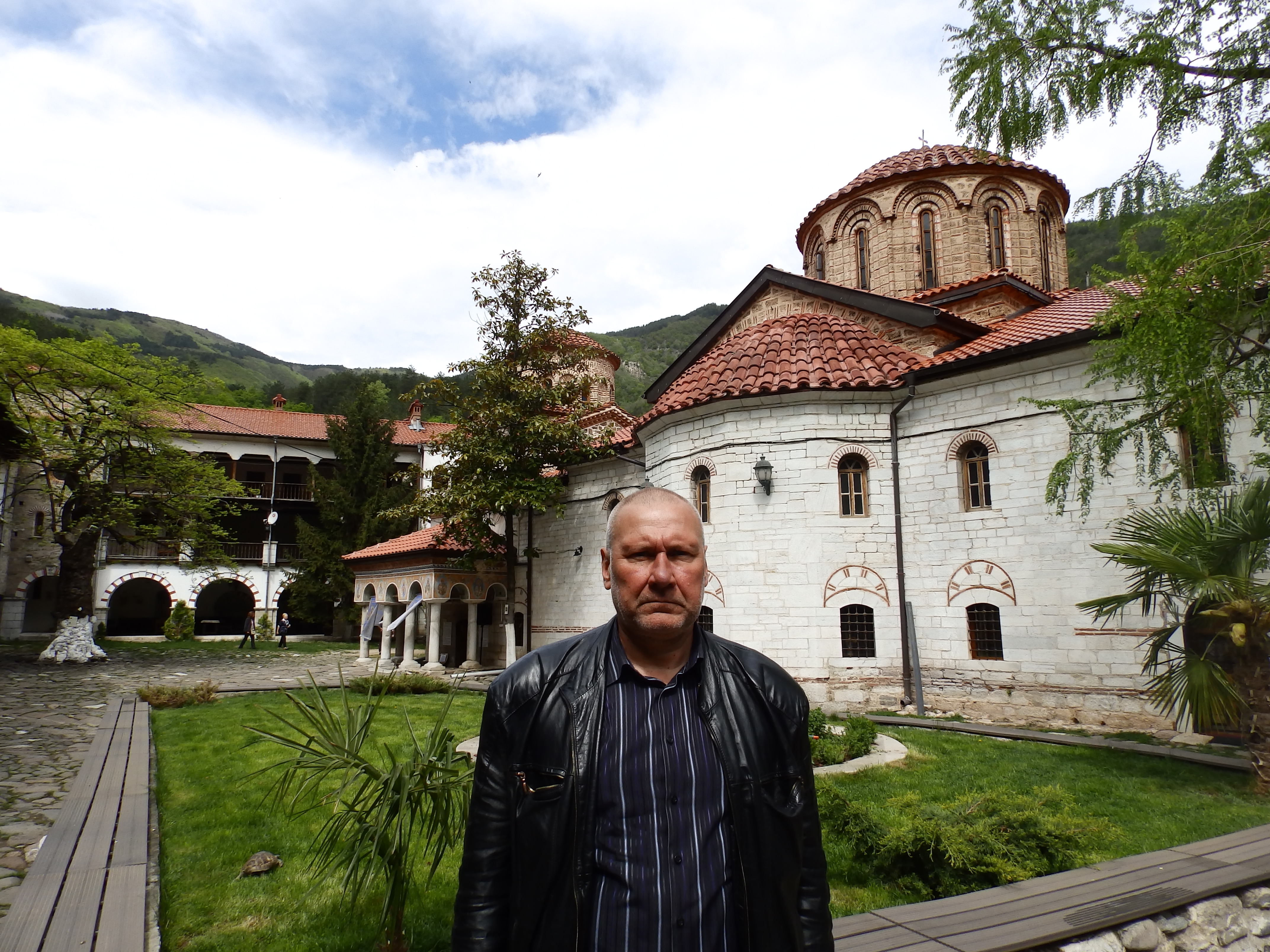 Григорий Бакуриани строи Бачковския манастир