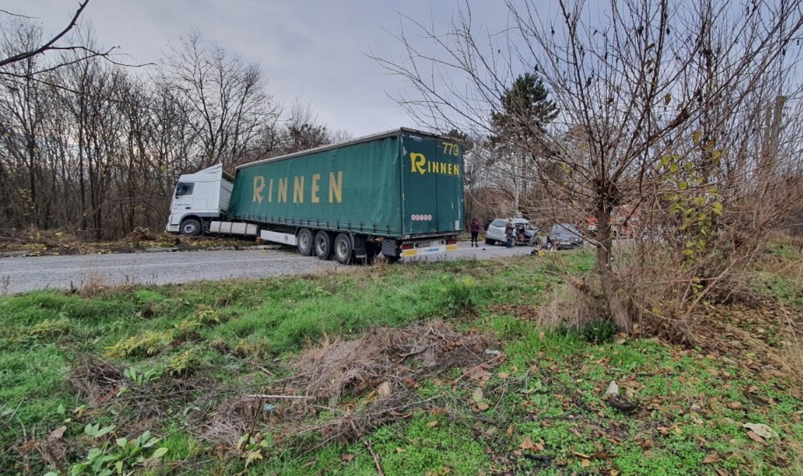 Дете оцеля в жестока катастрофа във Врачанско, родителите загинаха