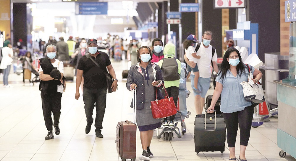 Нов щам на COVID-19 затваря границите (обзор)