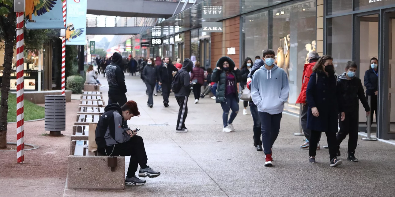 Гърци са под карантина в хотел след завръщане от Южна Африка