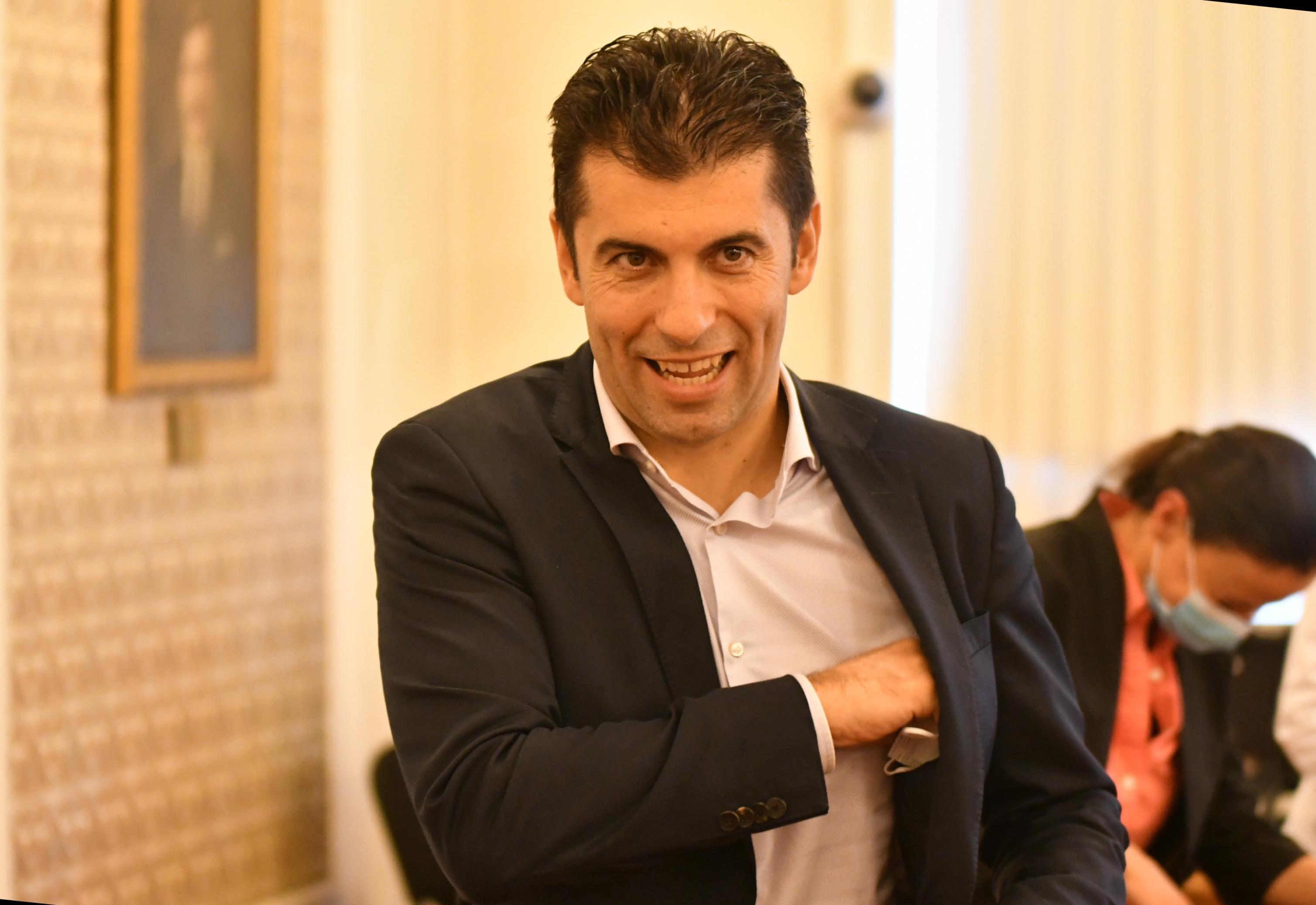 Срокът на проверката за гражданството на Кирил Петков е удължен