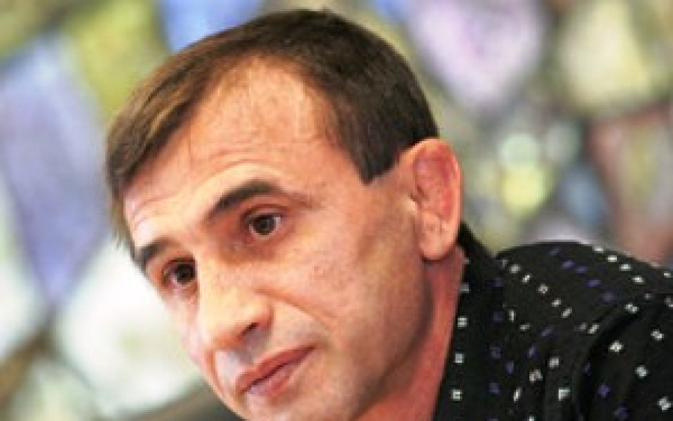 Братан Ценов заменя Назарян начело на класиците
