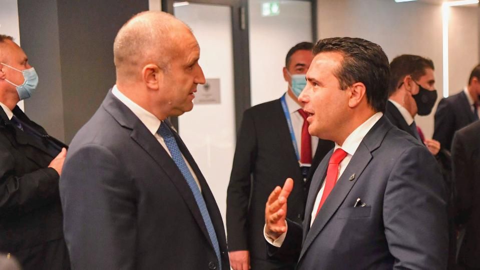 Радев и Заев по телефона: Диалогът на високо равнище е от ключово значение за спорните въпроси