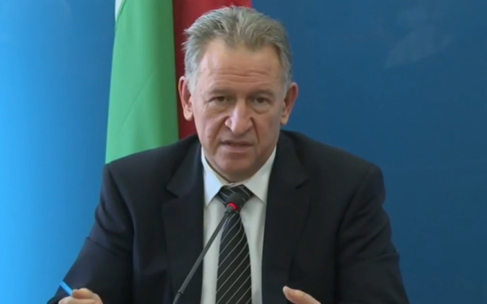 Стойчо Кацаров: Може да има мобилни екипи на лабораториите за тестване в училищата