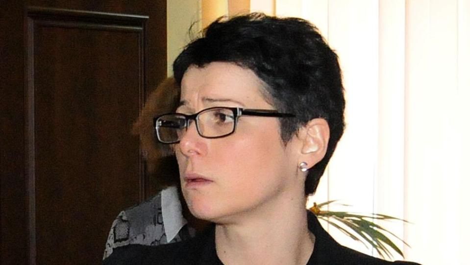 КПКОНПИ се заема с уволнената шефка на ДКК