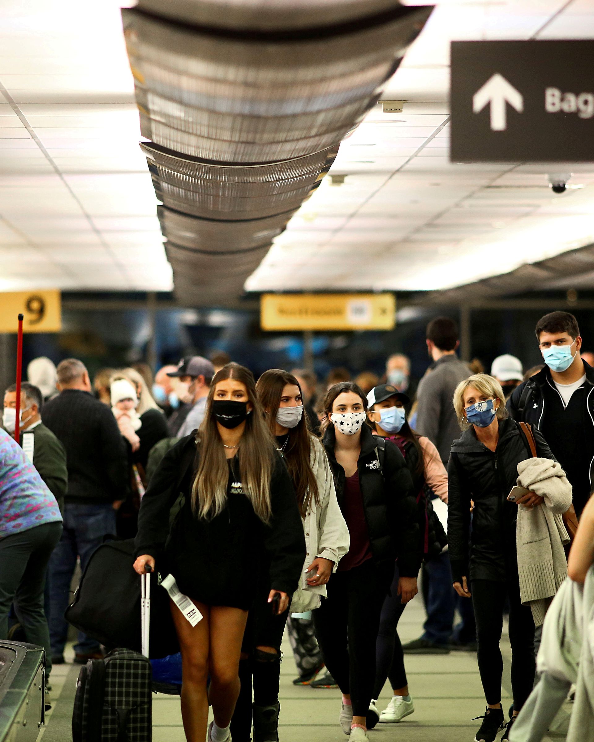 САЩ въвеждат задължителен тест и за ваксинирани