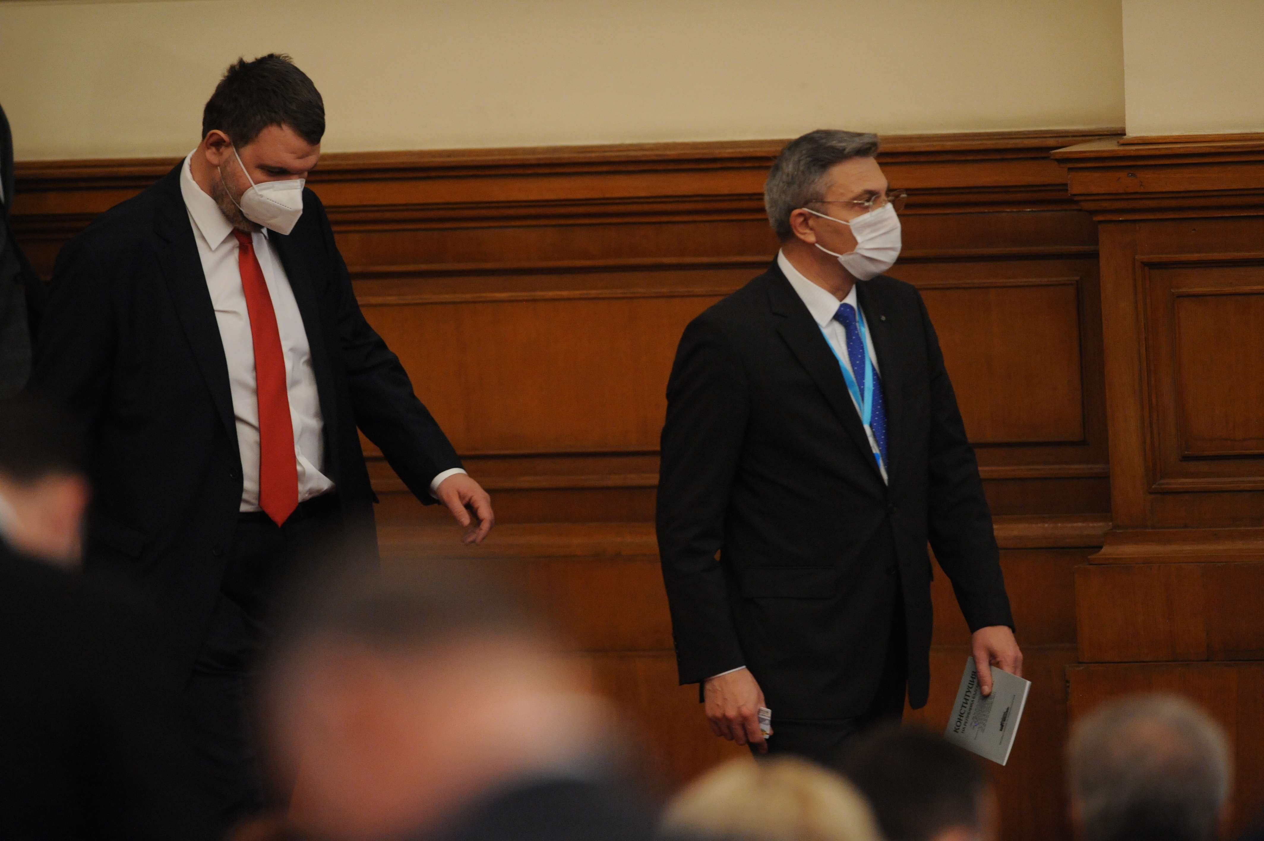 Делян Пеевски към медиите: Кога ще пишете за забогатяването на Прокопиев