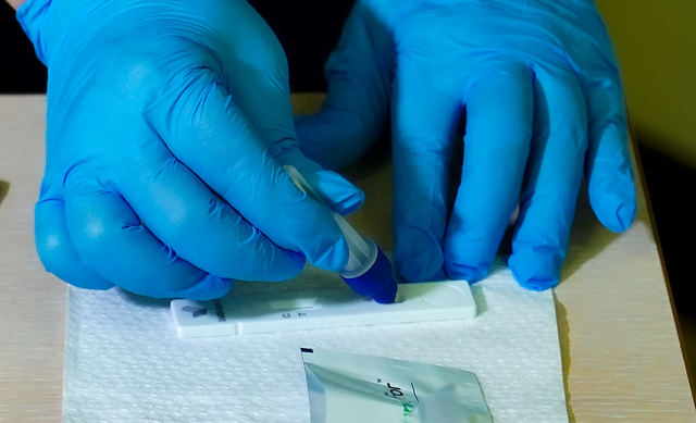 КПКОНПИ проверява МЗ заради тестовете за учениците