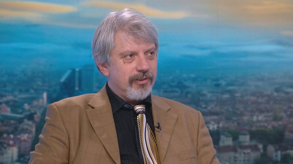 Проф. Николай Витанов: Ако броят на новите случаи падне под 2000, ще имаме спокойни празници