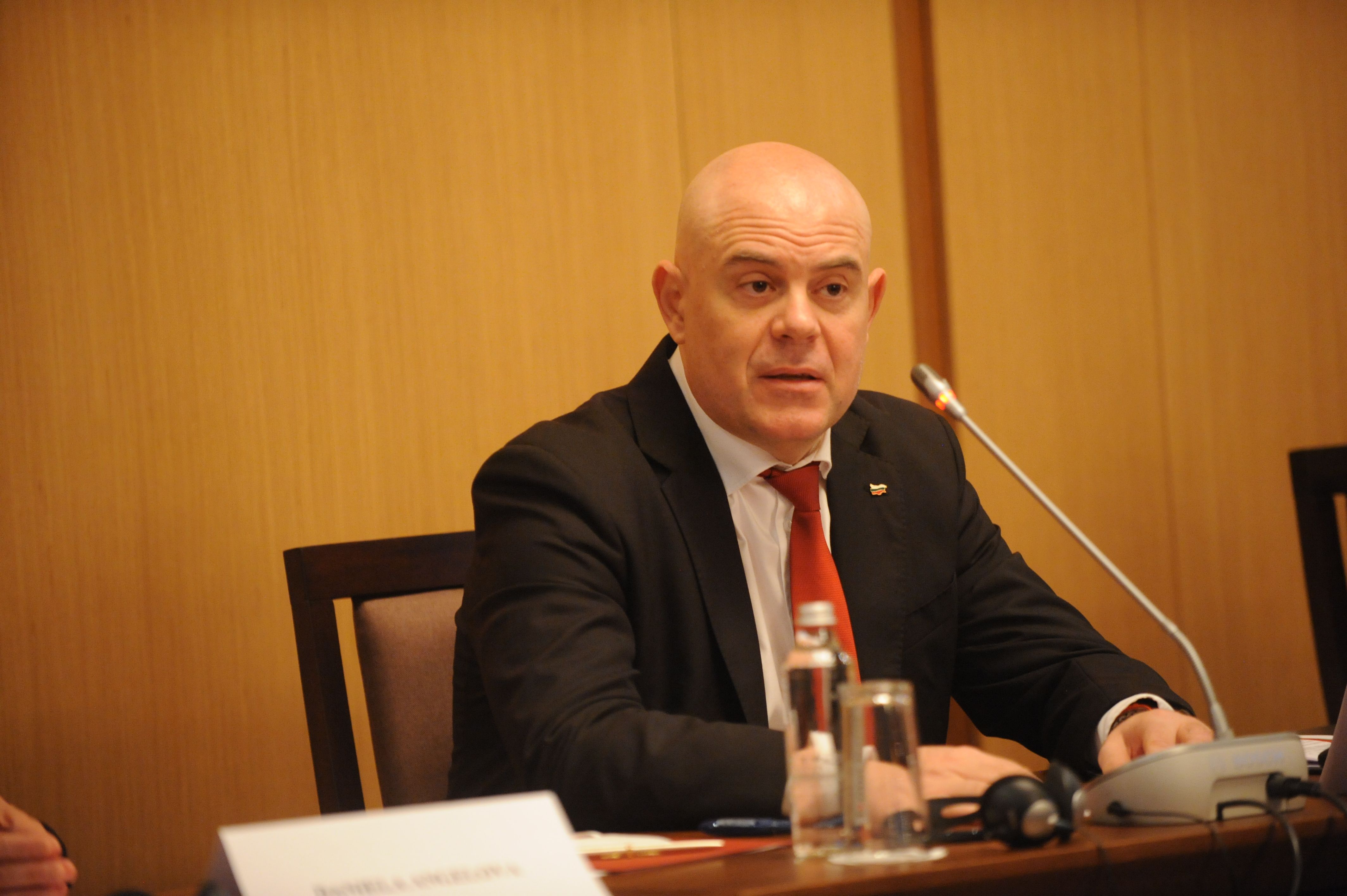 Главният прокурор Иван Гешев: Войната срещу магистратите прерасна до лична вендета (обзор)