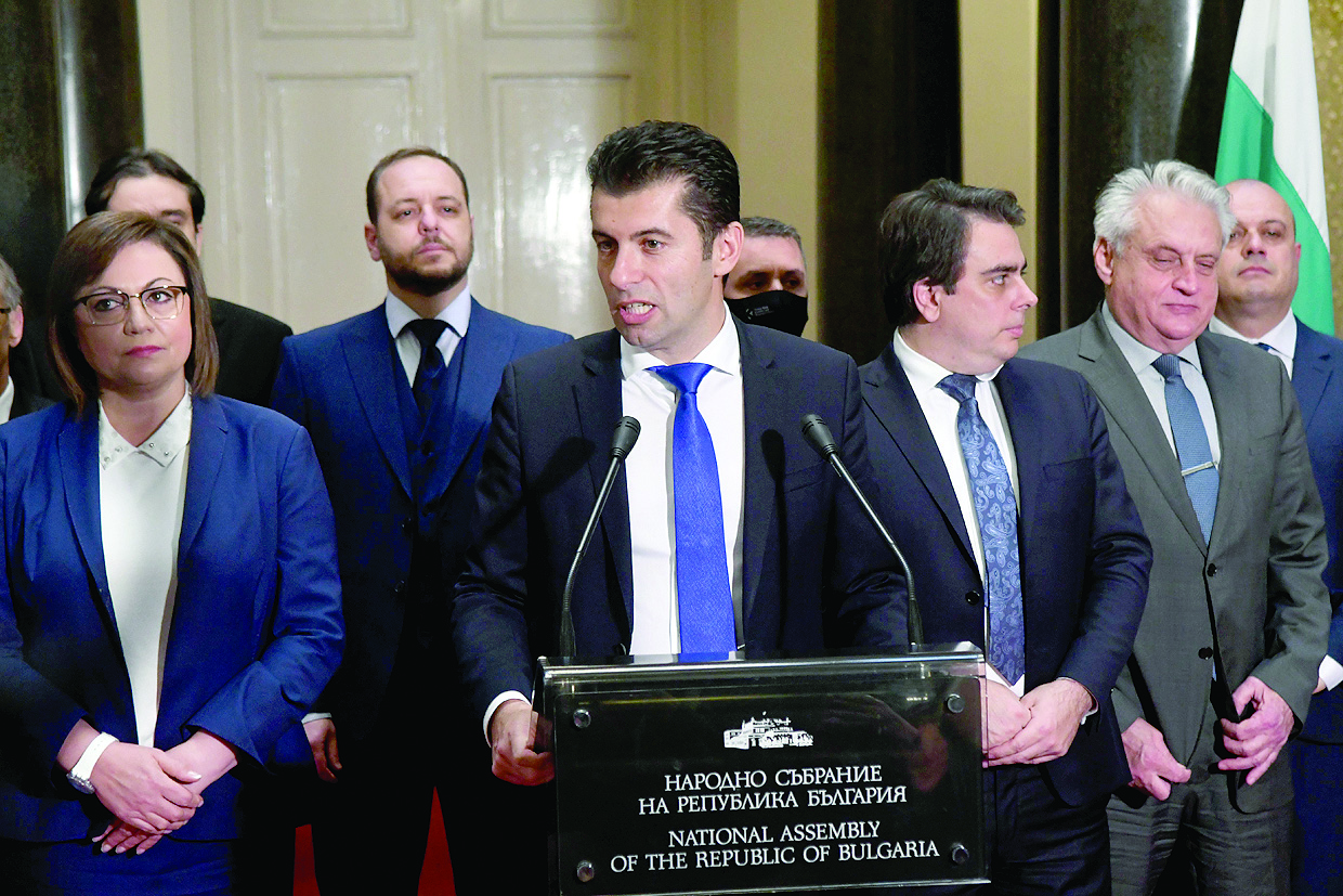 Депутатите гласуват предложения от Кирил Петков кабинет