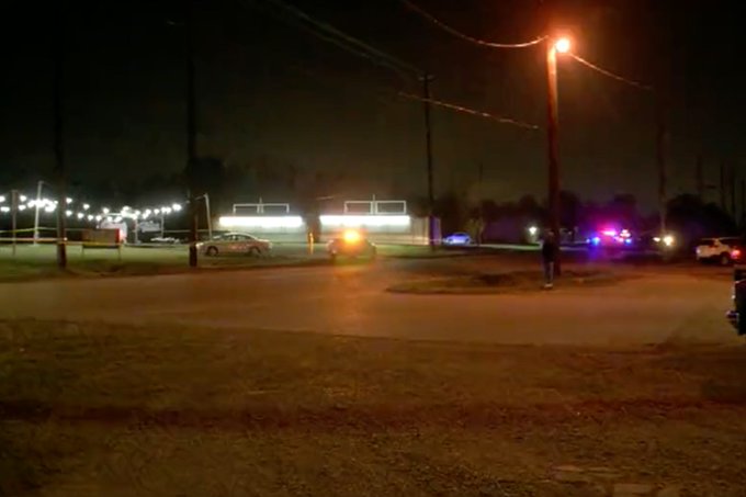 Най-малко един човек е бил убит, а 14 други са ранени при стрелба в Тексас