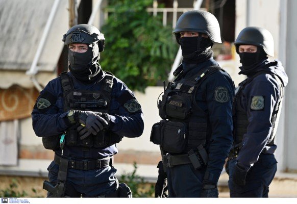 Отделът за борба с тероризма погва антиваксърите в Гърция