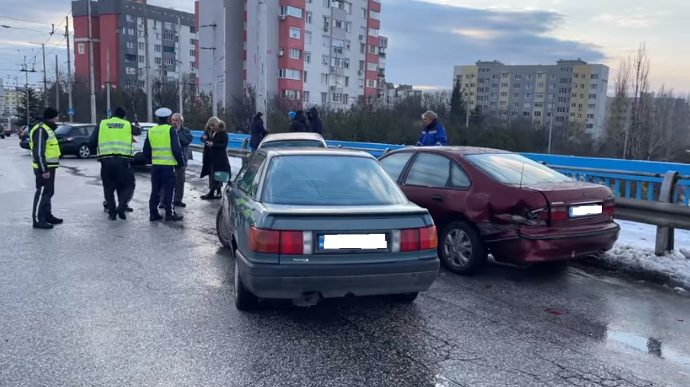 Верижна катастрофа с шест коли в Хасково