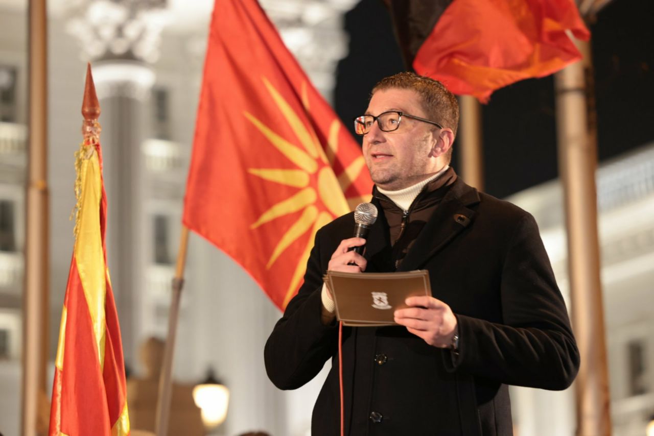 Мицкоски: България да вкара македонците в Конституцията