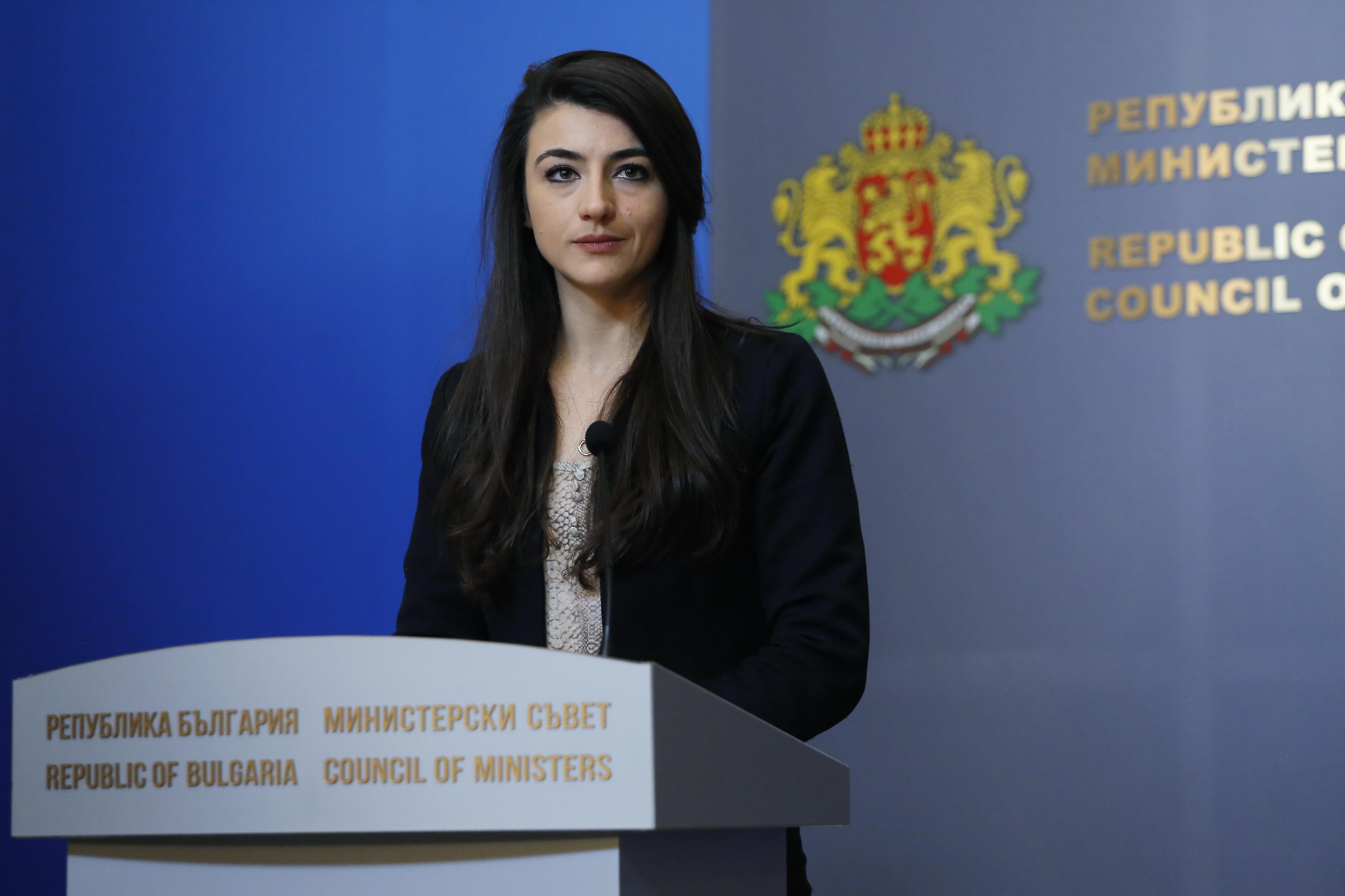 Кабинетът е в шах, може да поиска прегласуване на мораториума върху цените на тока