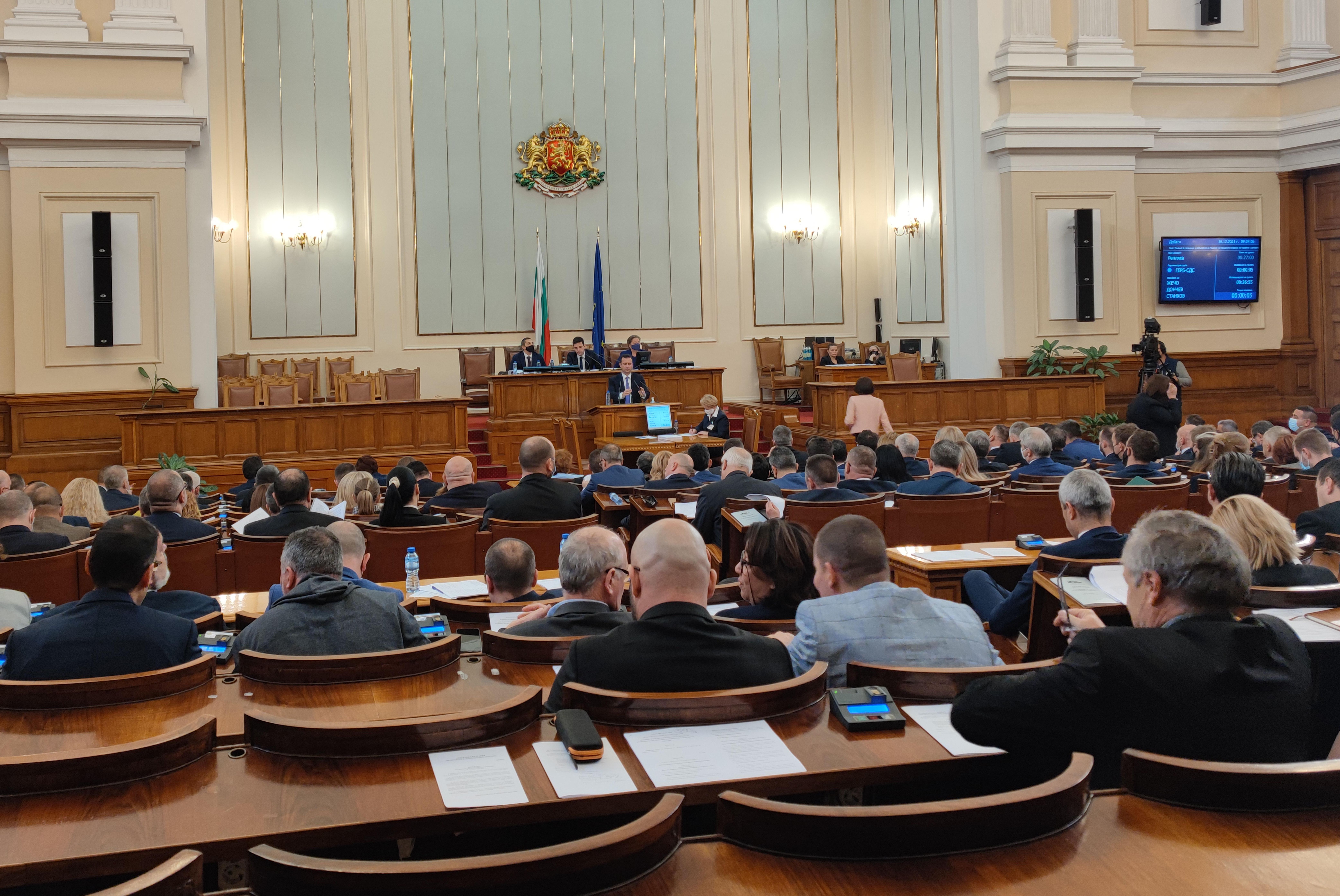 Депутатите наложиха мораториум на мораториума си (обзор)