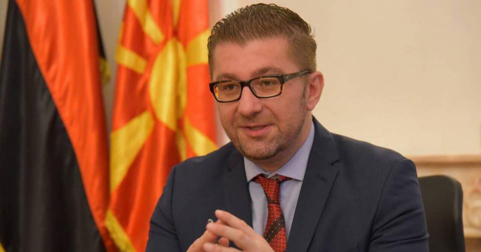 Мицкоски: Трябва да изоставим принципа на коленичене пред България