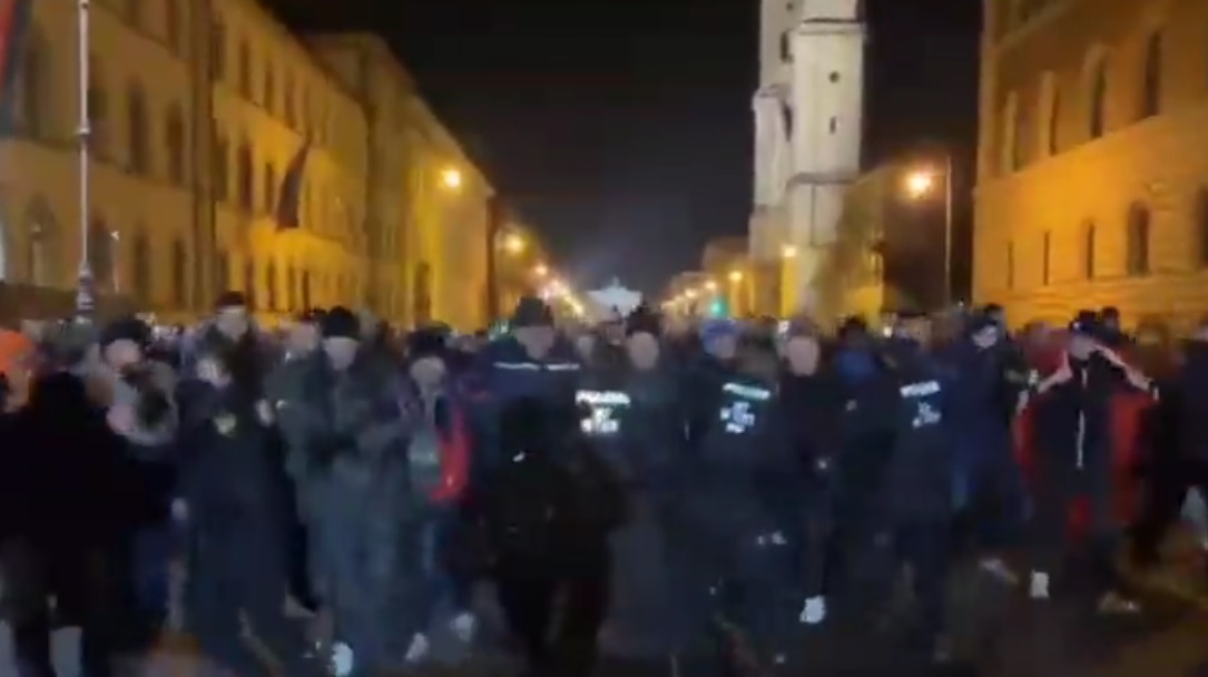 Протест срещу COVID мерките в Мюнхен, стигна се до сблъсъци с полицията (СНИМКИ И ВИДЕО)
