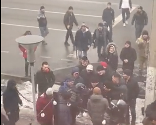 В казахстанския град Алмати отново са подновени престрелките между силите за сигурност и протестиращите (ВИДЕО)