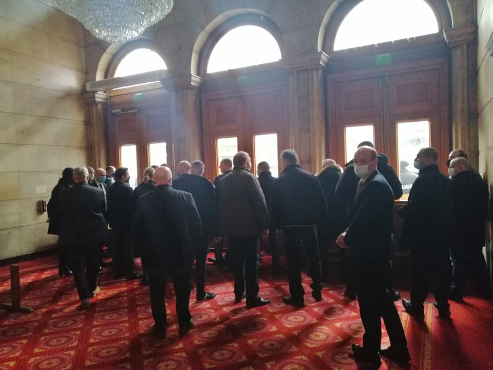 Журналисти получиха указания от НСО да напуснат сградата на НС от едно от страничните крила