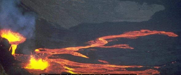 Вулканът Улф в Еквадор продължава да изригва (Видео)