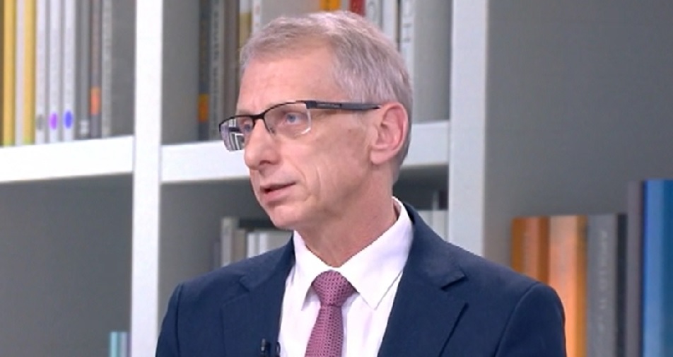Николай Денков: Амбицията ни е учебният срок да завърши присъствено