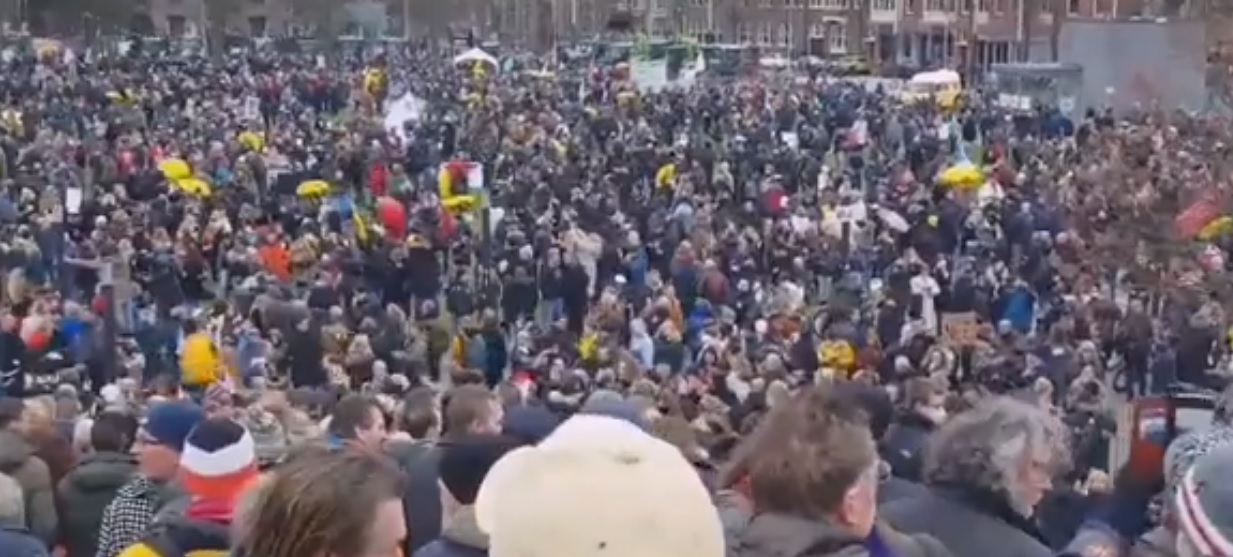 Хиляди протестираха в Нидерландия срещу противоепидемичните мерки (СНИМКИ И ВИДЕО)